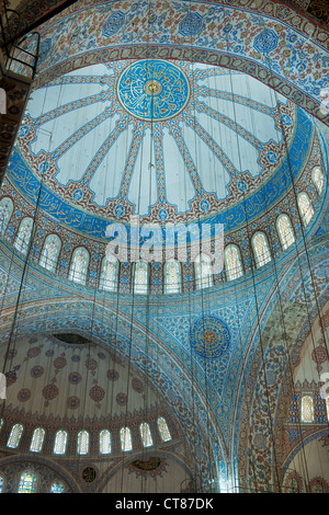 Türkei, Istanbul, Sultanahmet, Sultan-Ahmet-Camii, genannt die Blaue Moschee wegen ihres Reichtums un blau-weissen Fliesen Foto Stock