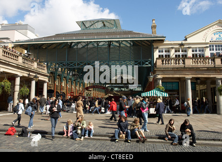 Londra - Covent Garden con il suo storico mercato sale Foto Stock