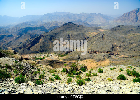 Western montagne Hajar dall'Altopiano Sayq, Oman Foto Stock