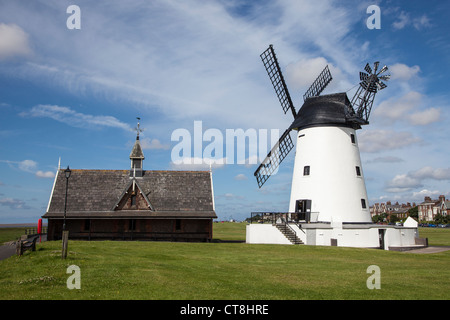 Lytham mulino e la scialuppa di salvataggio museum, Lytham St. Anne's, Lancashire, Inghilterra Foto Stock