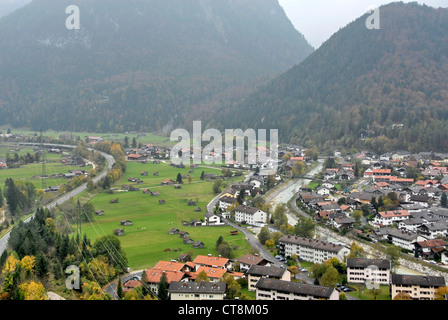 Valle del fiume Isar in Mittenwald, un comune tedesco nel distretto di Garmisch-Partenkirchen, in Baviera. Foto Stock