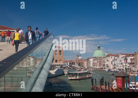 Ponte della Constituzione Santiago Calatrava del quarto Ponte sul Canal Grande Cannaregio Venezia Veneto Italia Foto Stock