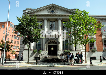 Chelsea Town Hall, Kings Road, Londra Inghilterra REGNO UNITO Foto Stock