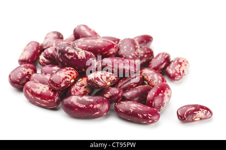 Cumulo di rene screziato rosso fagioli isolatted su bianco Foto Stock