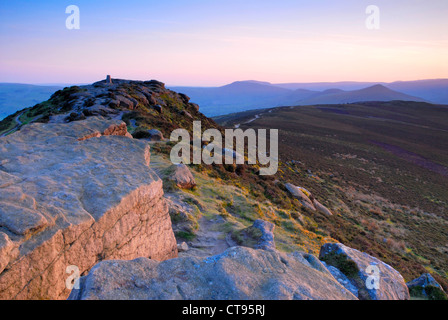 Derbyshire vista al tramonto sul picco di vincere Hill, Peak District, Derbyshire, England, Regno Unito Foto Stock