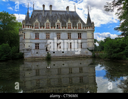 Castello di Azay-le-Rideau. Costruito sotto il regno di Francois I da Gilles Berthelot, uno dei primi castelli rinascimentali. Foto Stock
