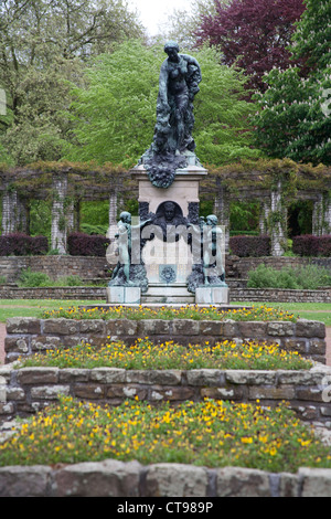 Statua e giardino ornamentale nel parco della Cittadella Gent Belgio Foto Stock