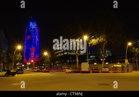 La Torre Agbar, Barcelona, Spagna. Scena notturna Foto Stock