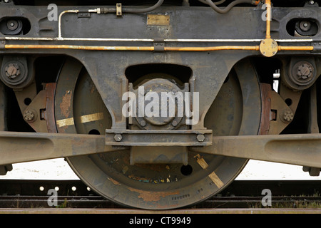 Dettaglio del carrello e ruote motrici di British Rail Class 47 locomotiva diesel. Foto Stock