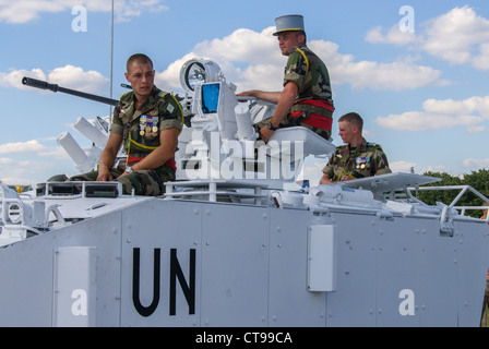 Parigi, Francia, Eventi pubblici, Giornata Nazionale, Giornata della Bastiglia, "14 luglio", Ritratto soldati dell'esercito francese, personale dell'ONU, in uniforme, Foto Stock