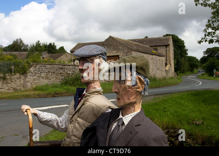 'Ultimo del vino estivo' Open day display giardino nel villaggio di Bellerby, North Yorkshire Dales, Richmondshire, REGNO UNITO Foto Stock