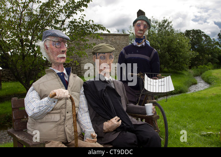 'Ultimo del vino estivo' Open day display giardino nel villaggio di Bellerby, North Yorkshire Dales, Richmondshire, REGNO UNITO Foto Stock