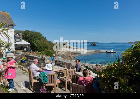Il Turks Head Pub in un litorale pittoresco su sant Agnese. Le isole Scilly. Foto Stock