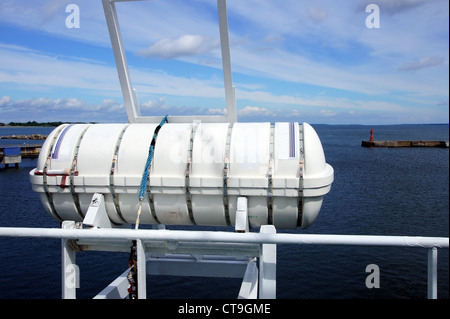 Zattera di salvare la vita durante un incidente in mare Foto Stock