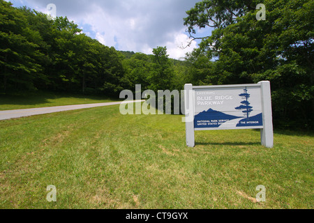 Ingresso al Blue Ridge Parkway vicino a Maggie Valley, Carolina del Nord sulla strada per il Parco Nazionale di Great Smoky Mountains Foto Stock