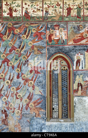 Affresco noto come la scaletta delle virtù sulla facciata nord del Sucevita dipinta nel Monastero Sucevita, Romania Foto Stock