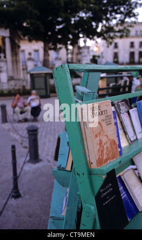 Libro di Jose Marti in uno scaffale di un negozio Foto Stock