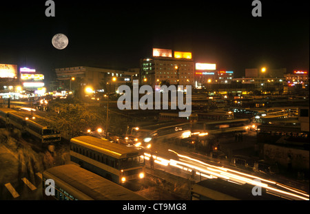 Autobus da Bangalore a notte Foto Stock