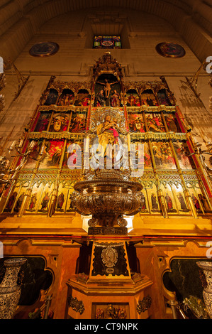 Modifica principale, Catedral de Nuestra Senora de la cattedrale di Almudena, Madrid, Spagna Foto Stock