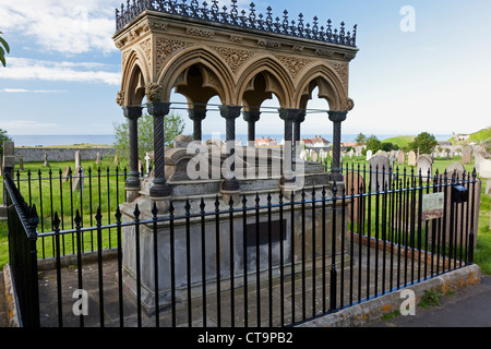 Tomba di eroina vittoriana grazia Darling in St Aidan il sagrato, Bamburgh, Northumberland Foto Stock