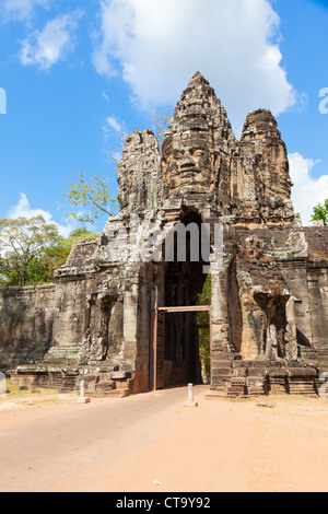 Cancello Sud entrata a Angkor Thom in Cambogia Foto Stock