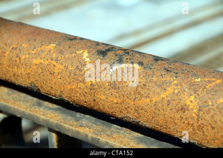 Un ferro arrugginito barra di supporto Foto Stock