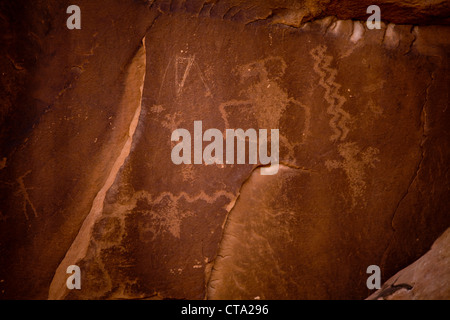 Antica di nativi americani (Indiana) petroglyph hieroglyph / / pittogrammi sulle pareti del canyon di Eastern Utah. Foto Stock