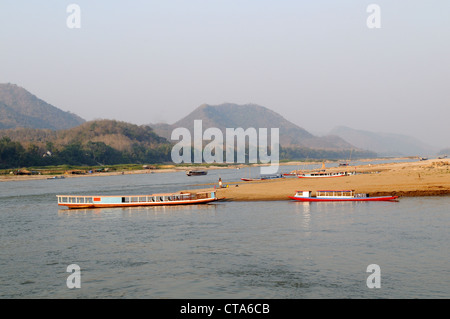 Lao Longboats sul fiume Mekong Vientiane laos Foto Stock