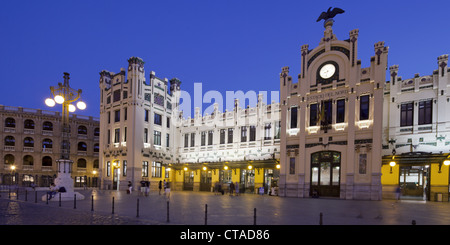 Stazione ferroviaria Estacion del Nord in serata, Valencia, Spagna, Europa Foto Stock