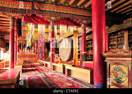 Sala da preghiera, monastero di Lamayuru, Lamayuru, Ladakh, India Foto Stock