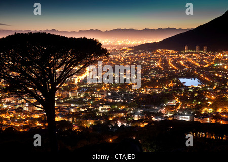 Vista dalla collina di segnale su di notte, Cape Town, Western Cape, Sud Africa Foto Stock