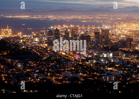 Vista dalla collina di segnale su di notte, Cape Town, Western Cape, Sud Africa Foto Stock