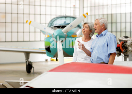 I visitatori del museo dell'aviazione, Deutsches Museum, Museo tedesco, Oberschleissheim, Monaco di Baviera, Germania Foto Stock