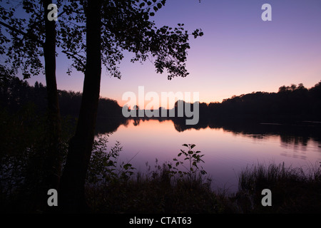 Holzmaar a Gillenfeld al tramonto, vicino a Daun, Eifel, Renania-Palatinato, Germania, Europa Foto Stock