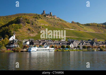 Il castello di Thurant nella luce del sole, Alken, Mosella, Renania-Palatinato, Germania, Europa Foto Stock