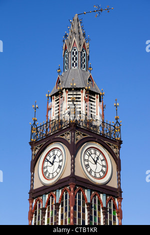 Post-quake Christchurch, Nuova Zelanda - danneggiata la torre dell Orologio fermo al momento del sisma 1 Foto Stock