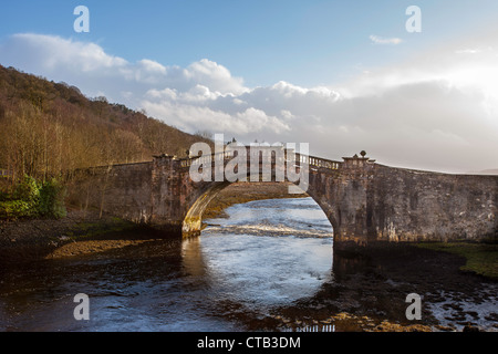 Garron ponte sopra il Gearr Abhainn fiume vicino a Inveraray, Highlands della Scozia Foto Stock