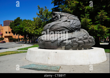 Il Serpente piumati da Robert Graham, Plaza de Cesar Chavez, San Jose CA Foto Stock