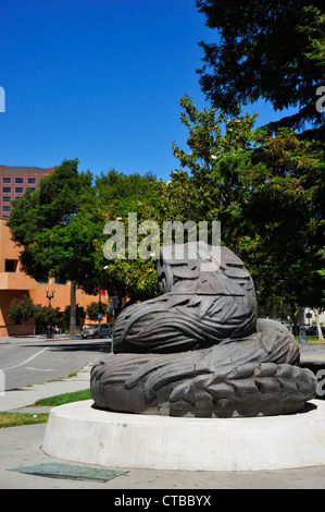 Il Serpente piumati da Robert Graham, Plaza de Cesar Chavez, San Jose CA Foto Stock