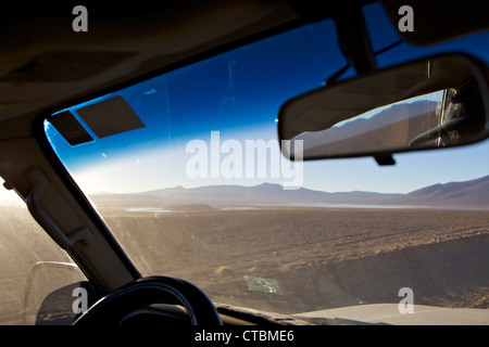 Guidando attraverso il circuito sud-ovest, Dalí Valley (Valle de Dalí), a sud-ovest di Highlands, Bolivia, Sud America Foto Stock