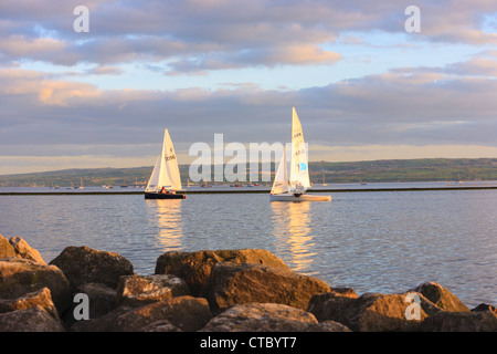 Canotti vela sul West Kirby marina, Wirral Foto Stock