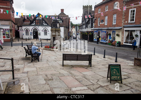 La piazza della città di Much Wenlock in Shropshire, Regno Unito Foto Stock