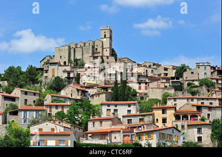 Vista sul villaggio Eus nel Pyrénées-Orientales, Languedoc-Roussillon, Pirenei, Francia Foto Stock