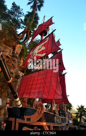 La nave dei pirati dal set di sirene di Treasure Island Visualizza sulla Strip di Las Vegas Foto Stock
