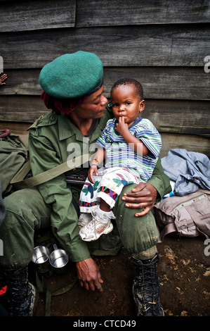 Femmina soldato congolese, FARDC, Mushake, Repubblica Democratica del Congo Foto Stock