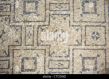 Le piastrelle del pavimento in corrispondenza di un antico bagno romano presso il sito archeologico di Beit She'an National Park, Israele Foto Stock