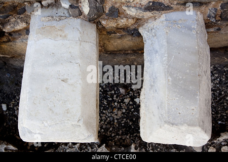 Sedile di gabinetto nella latrina comunale presso il Beit She'un sito archeologico, Israele Foto Stock