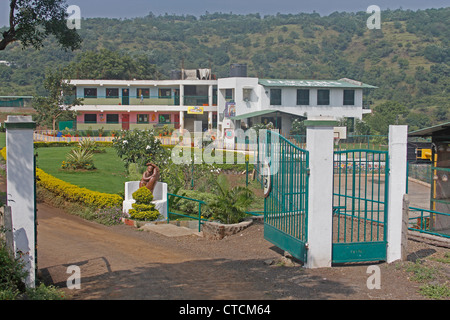 La scuola primaria Campus di Pune, Maharashtra, India Foto Stock