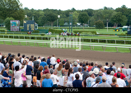 Spada picchetti ballerino giorno cavallo purosangue gare al Saratoga Race Course, New York, Stati Uniti d'America Foto Stock