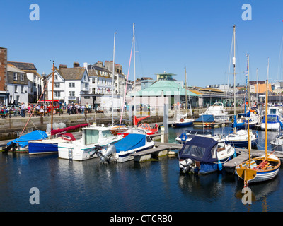 Giornata di sole al porto di Barbican zona di Plymouth Devon England Regno Unito Foto Stock